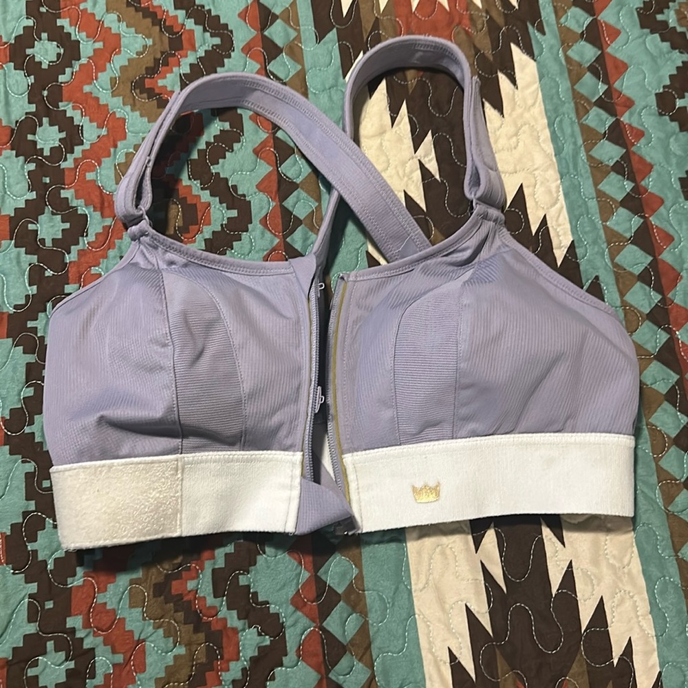 ⭐️SheFit 1Luxe Sports bra in lavender ⭐️ Bundle to save & open to offers!
